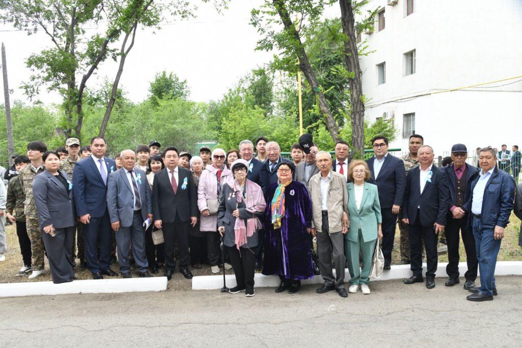Батыр үйінің маңдайшасына - ескерткіш тақта 5 4c0dc650 de73 4890 b00b afc29e44fbe6
