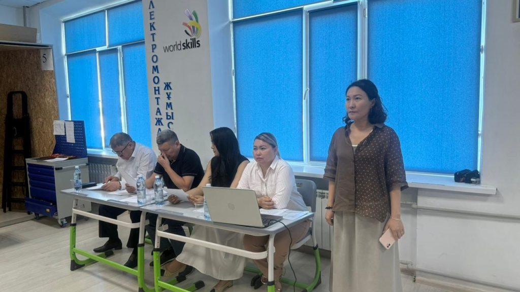 Емтихан тапсырып, маман атанды 3 3