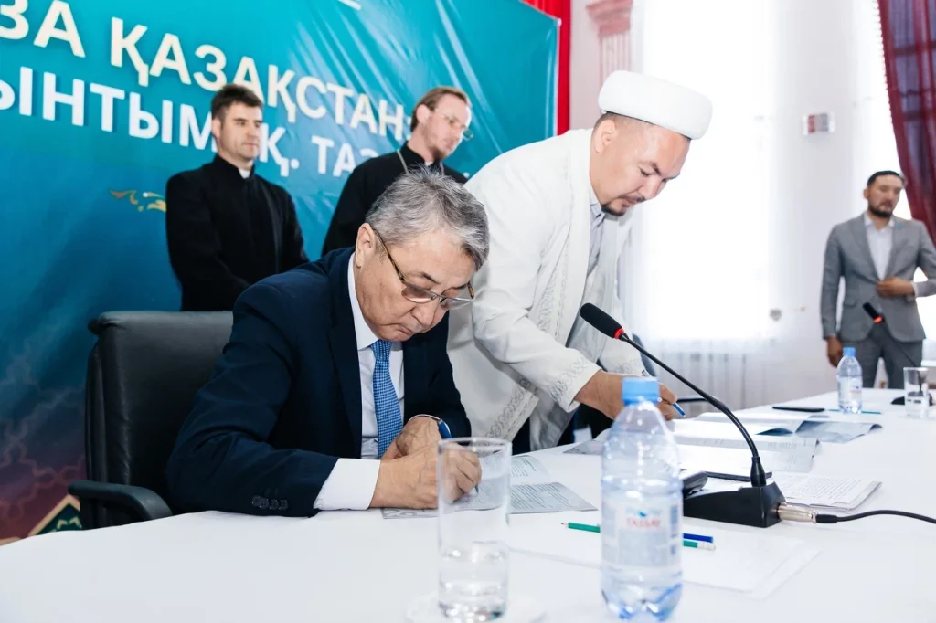 Атырауда экологияны қорғауға арналған Меморандумға қол қойылды 2 iiiiiiii