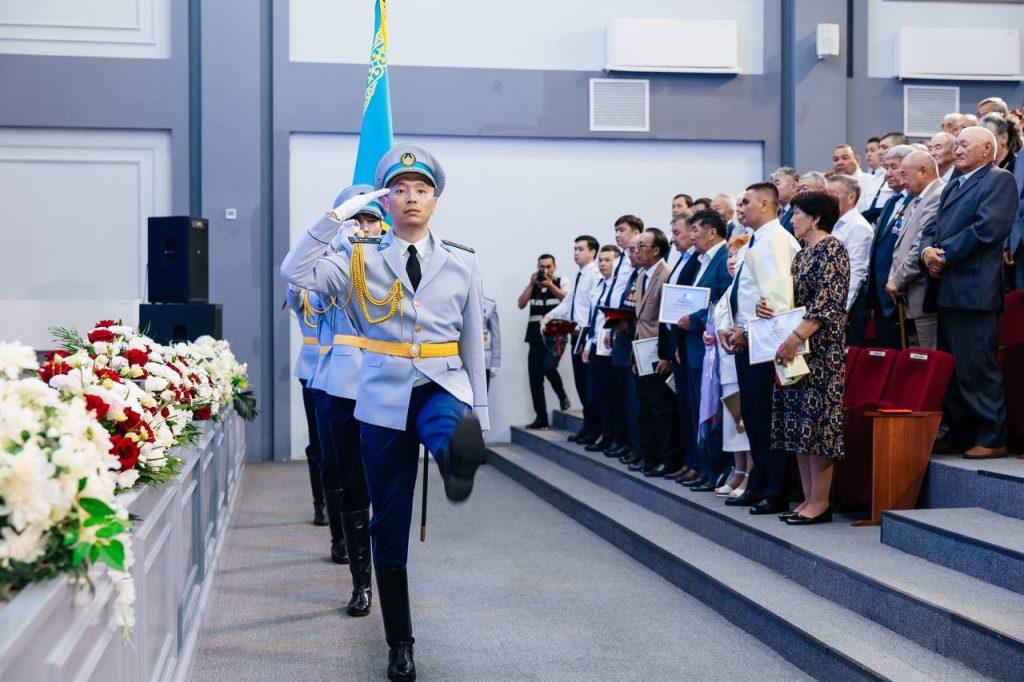 Аймақ басшысы құқық қорғау органдарының қызметкерлерін кәсіби мерекелерімен құттықтады 2 img 7162