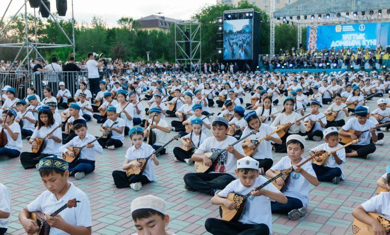 Ұлттық домбыра күні: Атырауда 5000-нан астам бала күй орындады 1 img 8150