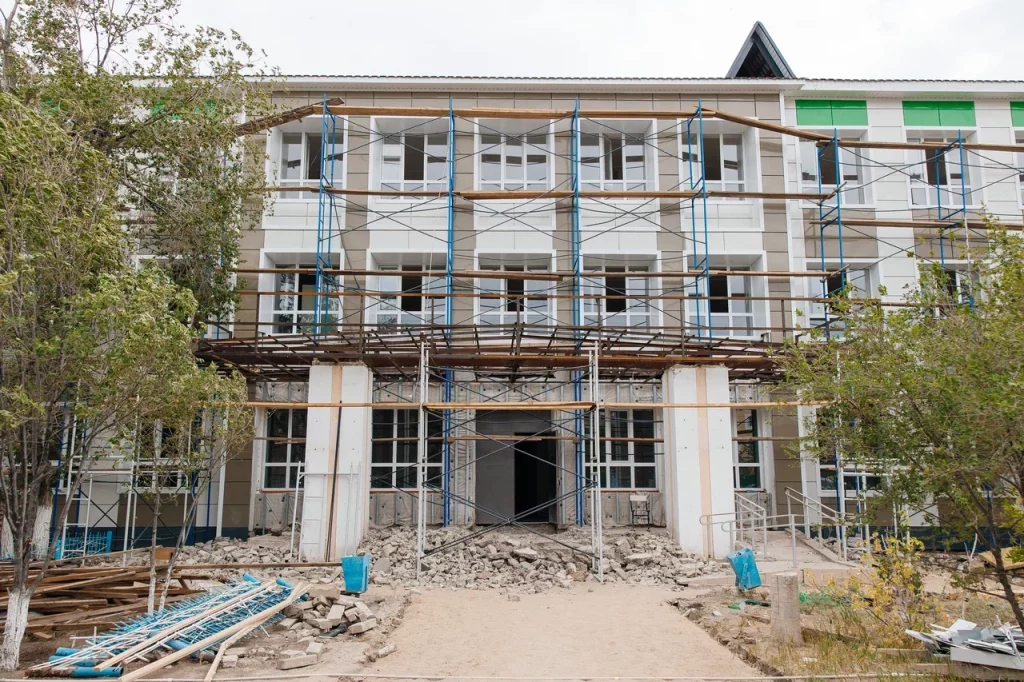 Атырауда үш білім беру нысаны жөнделуде 2 mektep 1