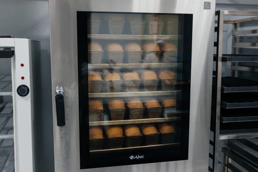 Атырау өнімі: Индердегі «Tatti Cakes» кондитерлік цехі күніне 400 дана нан пісіреді 2 img 1251