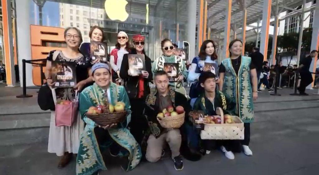 Нью-Йоркте қазақстандық алма таратылды: Бас консулдық ерекше акция өткізді 3 img 3101